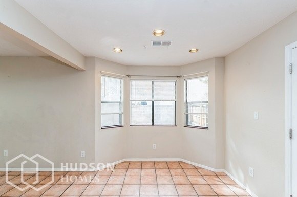 Building Photo - NOW AVAILABLE! 505 Longwood Loop Ne, Rio R...