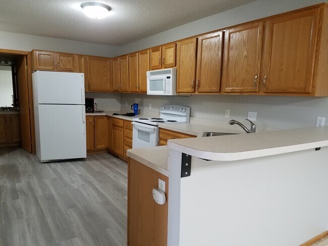Building Photo - 2 Bedroom Plus Loft / 2 Bath Townhome
