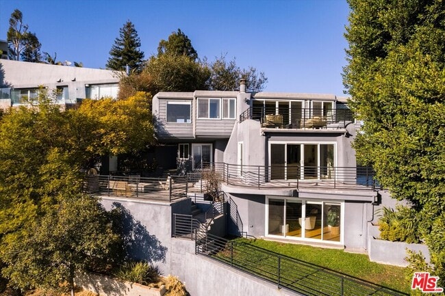 Building Photo - 8464 Cole Crest Dr