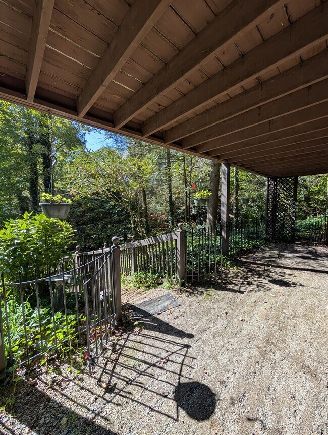Foto del edificio - Furnished Montreat Basement Apartment! - U...
