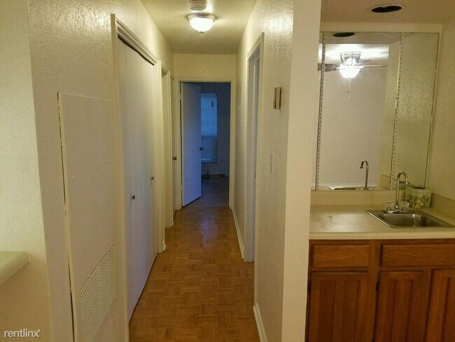 Building Photo - 2 br, 2 bath Condo - 1401 Thorpe Ln