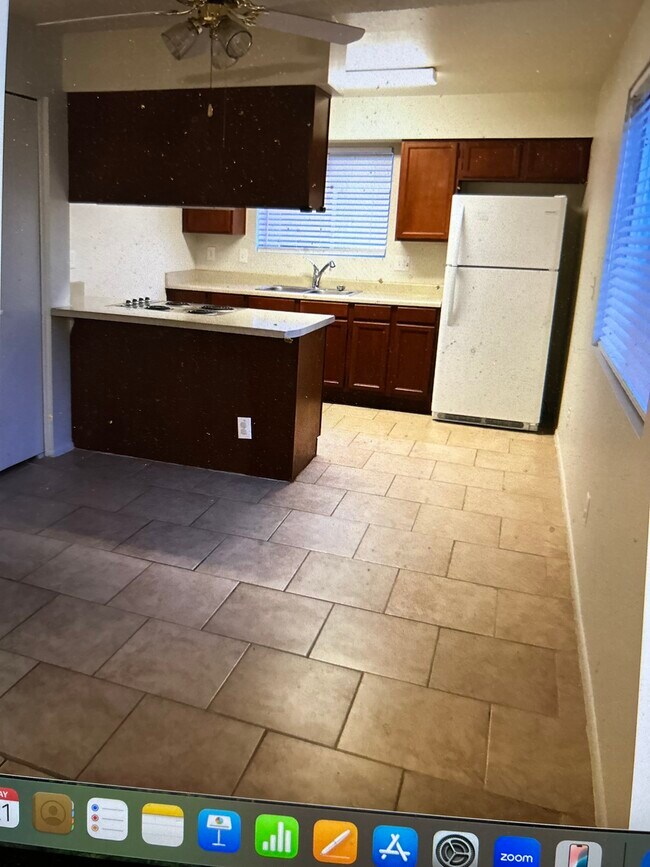 Foto del edificio - 9966 E Birchwood Ave