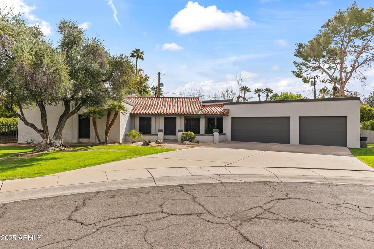 Primary Photo - 6835 N 1st Pl