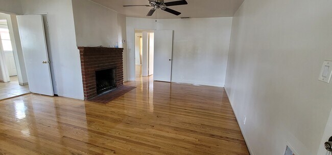 Living Room - 14522 Killion St