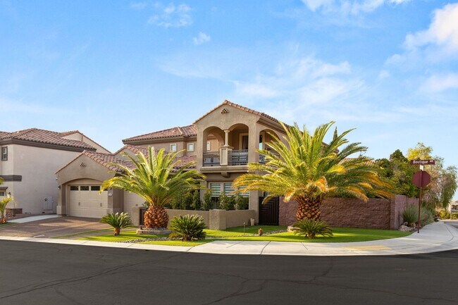 Foto del edificio - LUXURIOUS 4BEDROOM HOME IN GATED COMMUNITY...