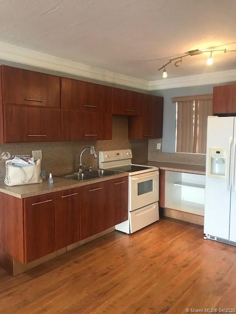 Foto del edificio - 18000 NW 68th Ave