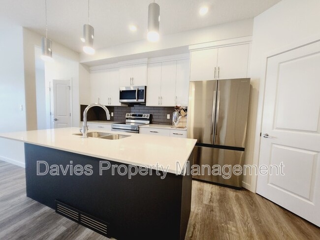 Building Photo - 472 Edgemont Dr