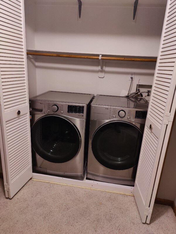 Building Photo - 1354 NW Jefferson Ct