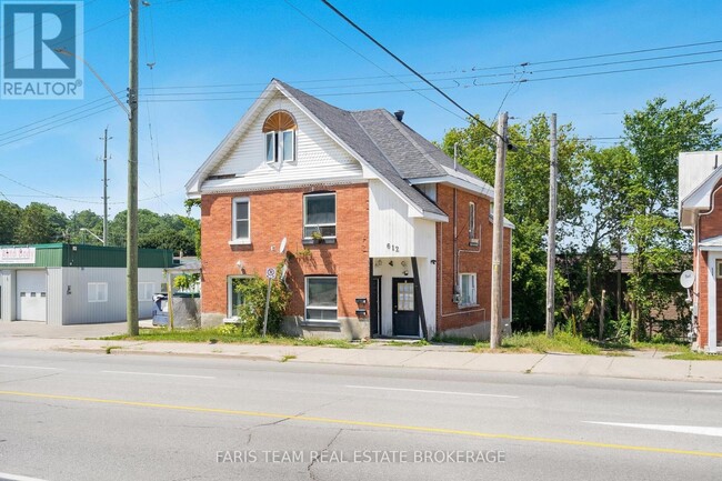 Building Photo - 612 Bay St