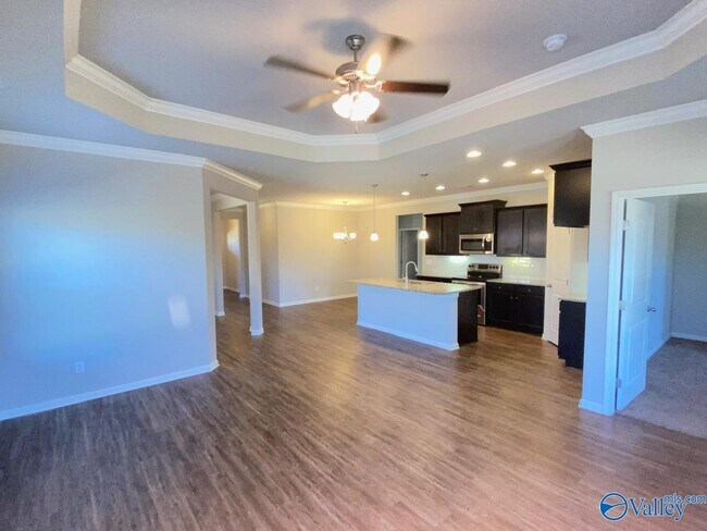 Building Photo - 609 Willow Crest Ln SW