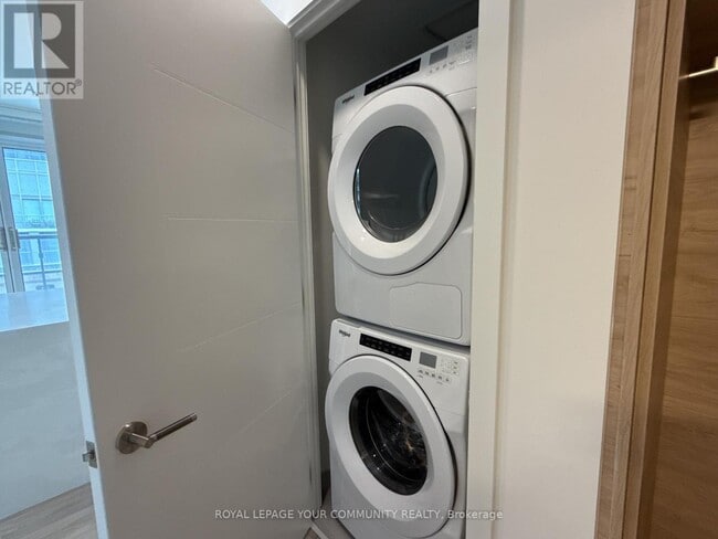 Building Photo - 200 Redpath Ave