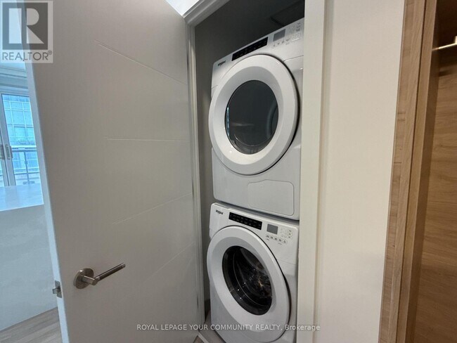 Photo du bâtiment - 200 Redpath Ave