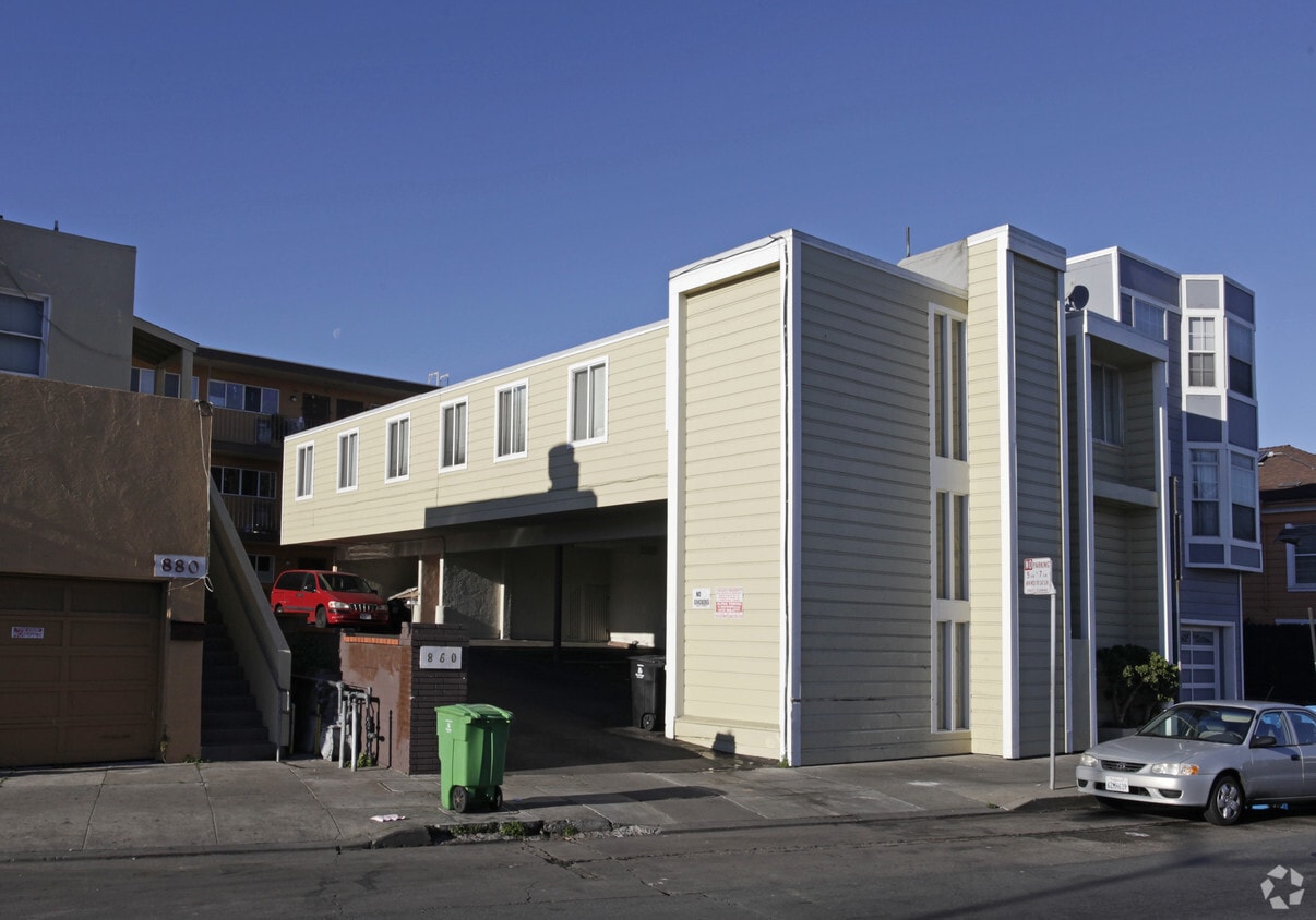 Primary Photo - 856-860 Geneva Ave