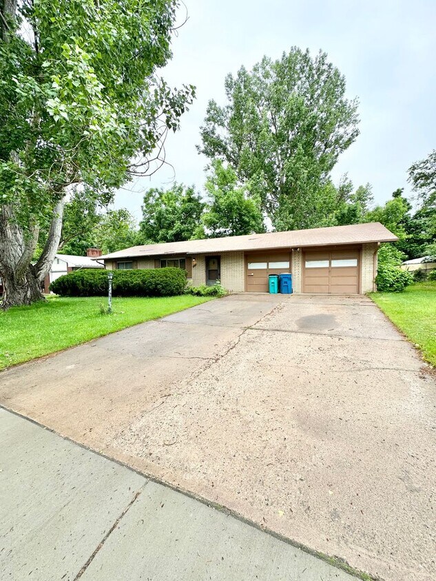Primary Photo - 1041 Glenmoor Dr