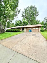Building Photo - 1041 Glenmoor Dr
