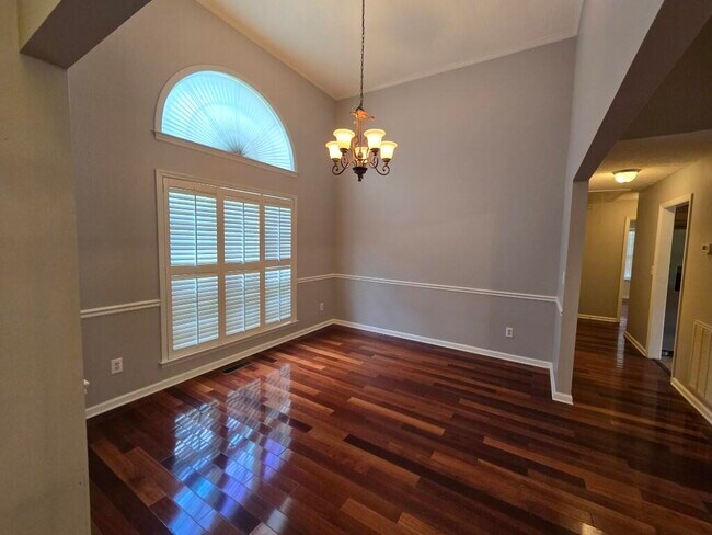 Foto del edificio - 5006 Fieldcrest Dr