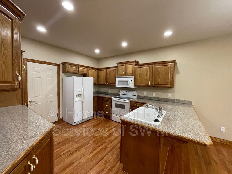 Primary Photo - 5613 N 17th