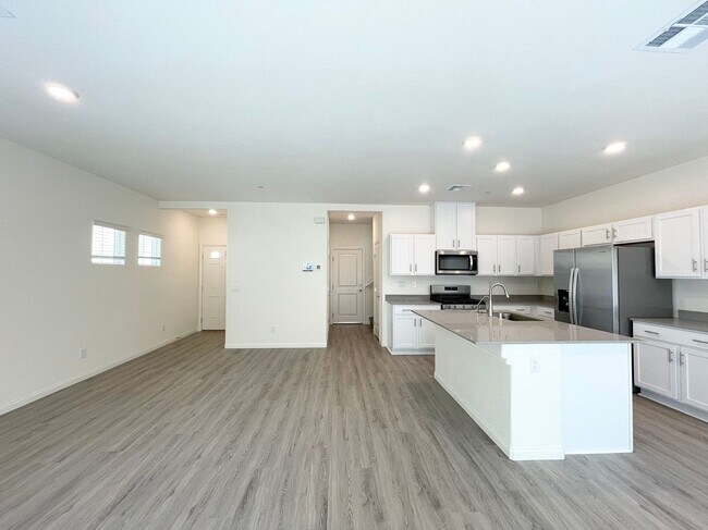 Foto del edificio - 4739 Turquoise Clfs Ave