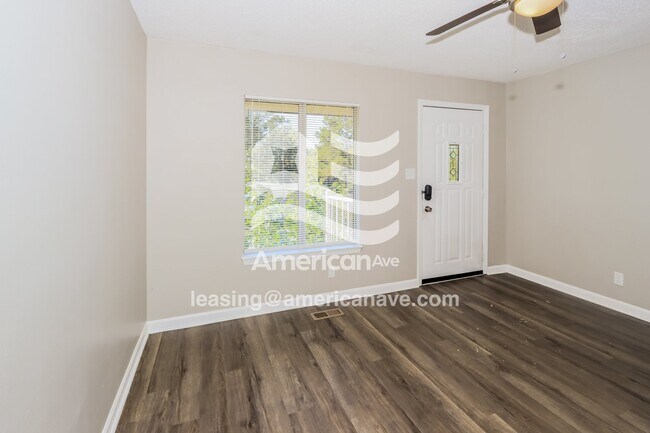 Foto del edificio - 107 Colbert Blvd