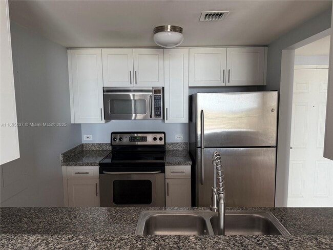 Foto del edificio - 900 SW 8th St