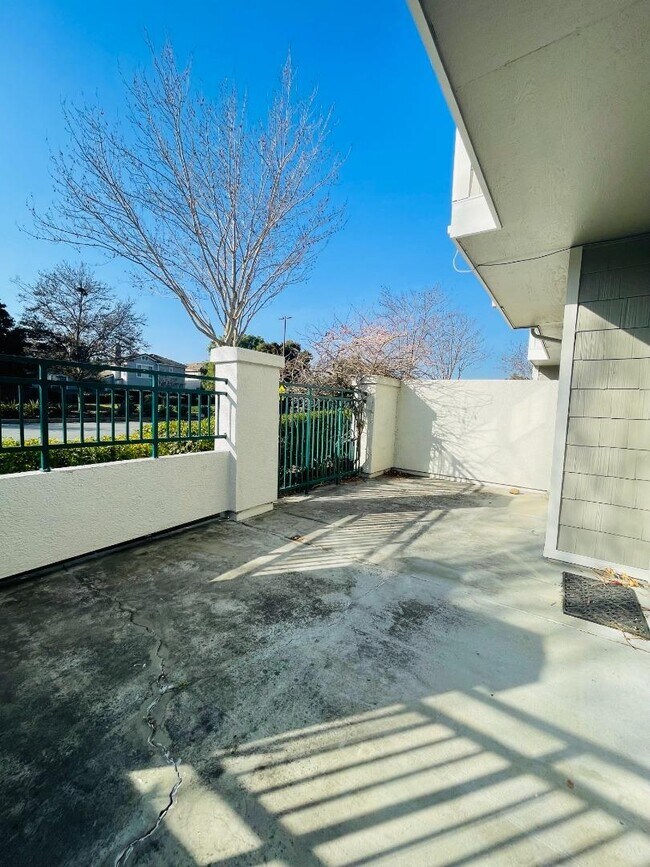 Foto del edificio - 596 Shoal Cir