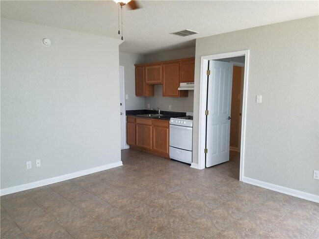Building Photo - 119 Rush Haven