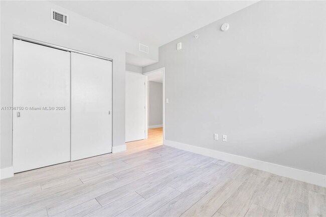 Foto del edificio - 16385 Biscayne Blvd