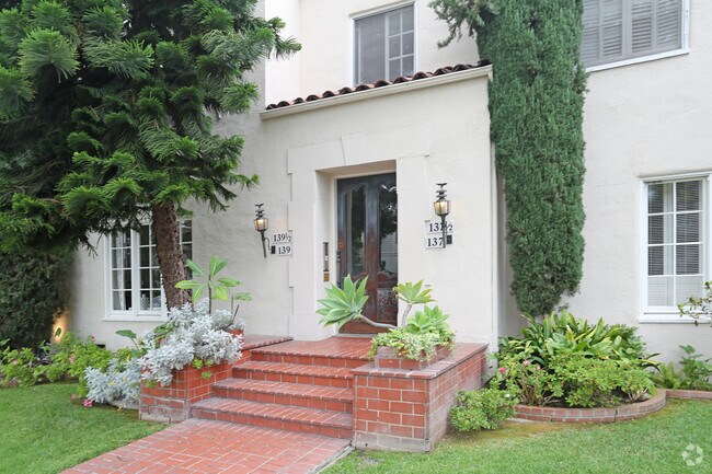 Foto del edificio - 139 S Bedford Dr