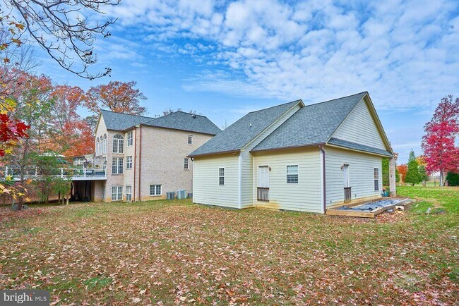 Foto del edificio - 12815 Braddock Rd