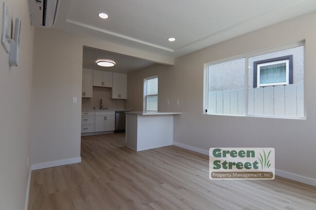 Building Photo - 3847 Menlo Ave