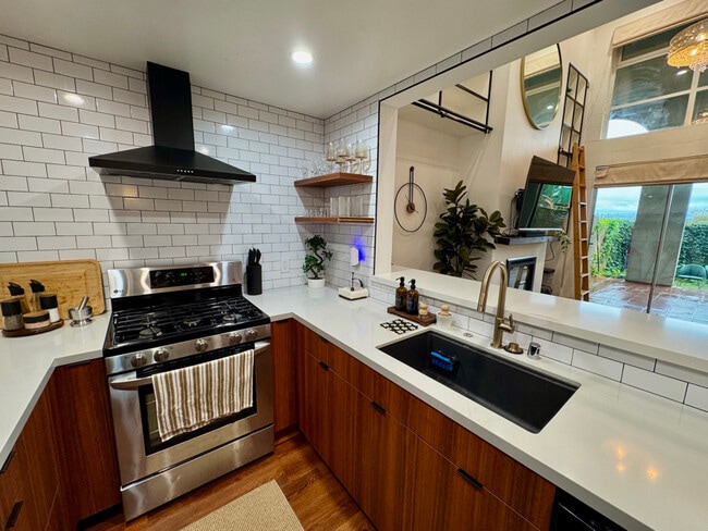 Foto del edificio - 828 Innes Ave