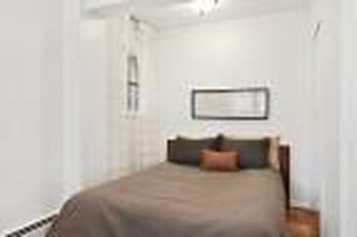 Building Photo - 45 Sutton Pl S