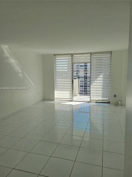 Foto del edificio - 2780 NE 183rd St