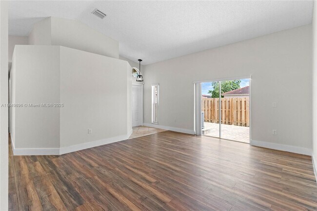 Building Photo - 14611 SW 156th Ave