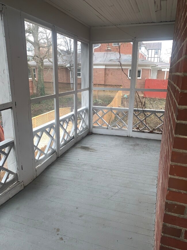 screened in deck - 4525 Paddock Rd