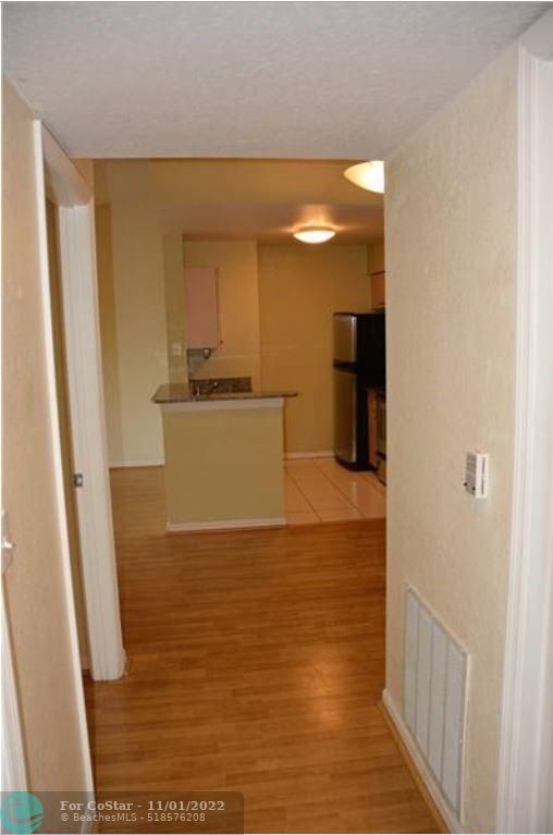Foto del edificio - 2548 Centergate Dr