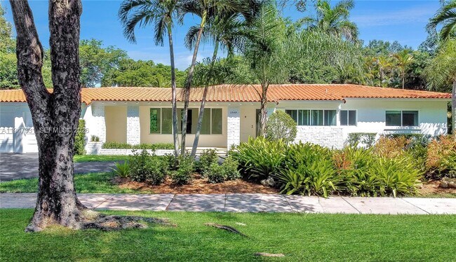 Building Photo - 1549 Catalonia Ave