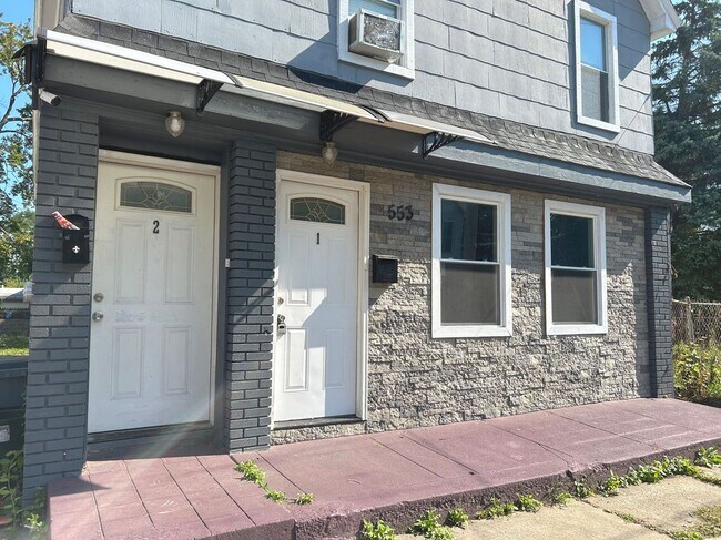 Foto del edificio - 553 Mumford St