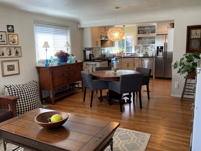 Building Photo - Updated 3 Bedroom Rancher in Middle Shooks...