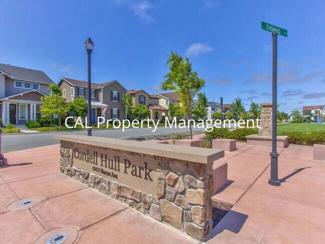 Foto del edificio - Beautiful 4 bedroom house in East Garrison!