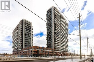 Building Photo - 2545 Simcoe St N