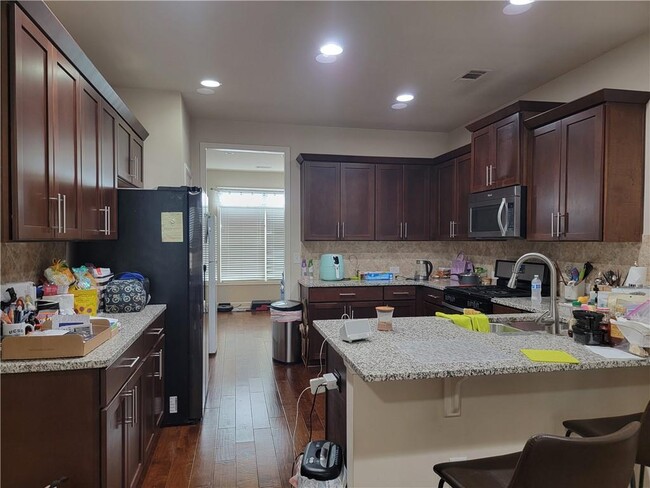 Building Photo - 4128 Baverton Dr