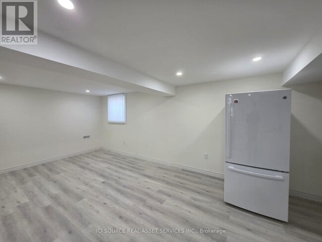 Building Photo - 1324 Odessa Crescent