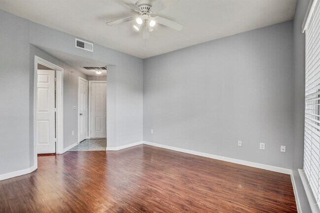 Building Photo - 2320 Gracy Farms Ln