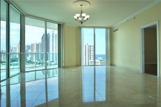 Foto del edificio - 200 Sunny Isles Blvd
