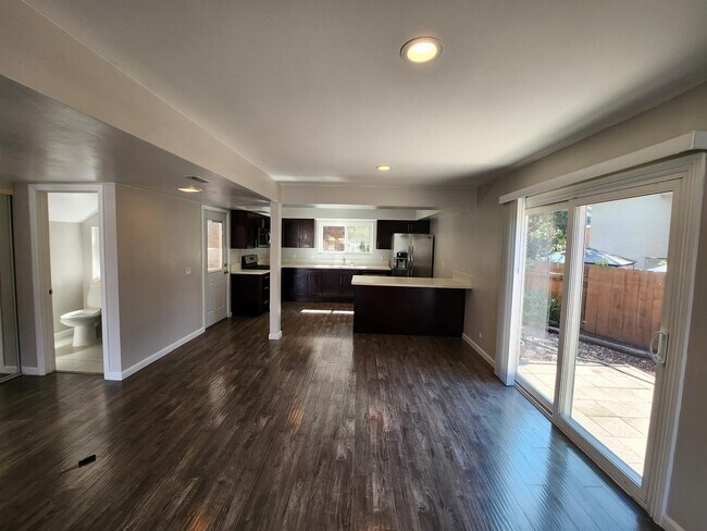 Building Photo - 3825 Polaris Dr