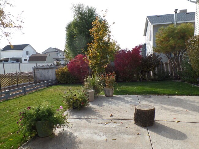 Foto del edificio - 4 Bed 2 Bath Home for Rent in Roy