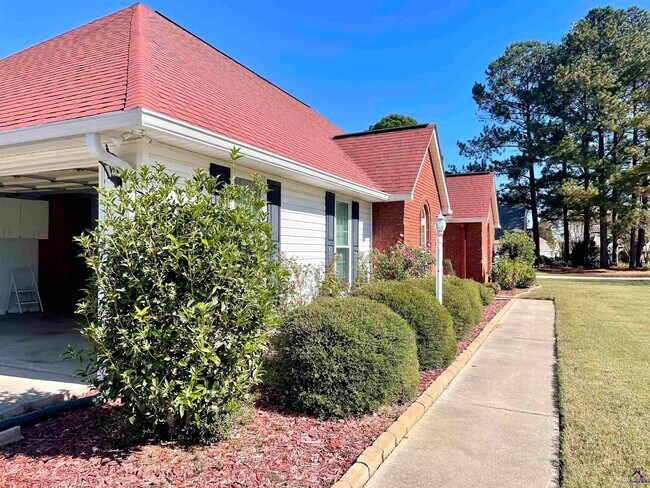 Building Photo - 205 Ellicott Dr