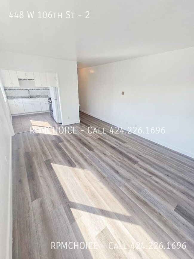 Building Photo - 448 W 106th St