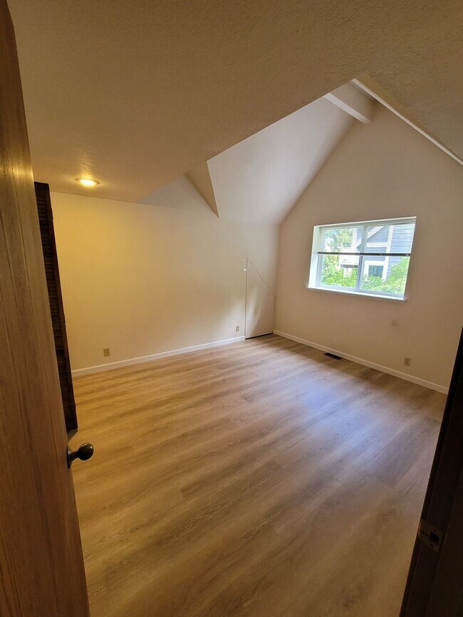 Building Photo - Puget sound view 1 bedroom 1 bathroom cott...
